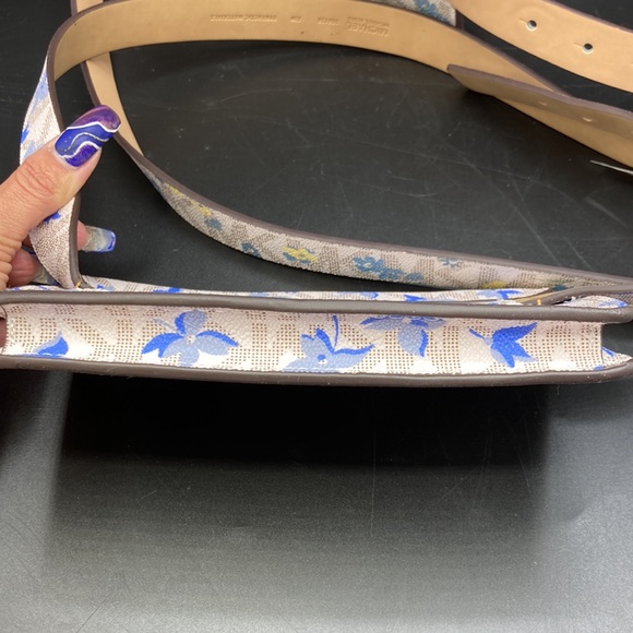24HR DROP ⬇️ Michael Kors Floral Logo Belt Bag (choice of 1) - Picture 5 of 13
